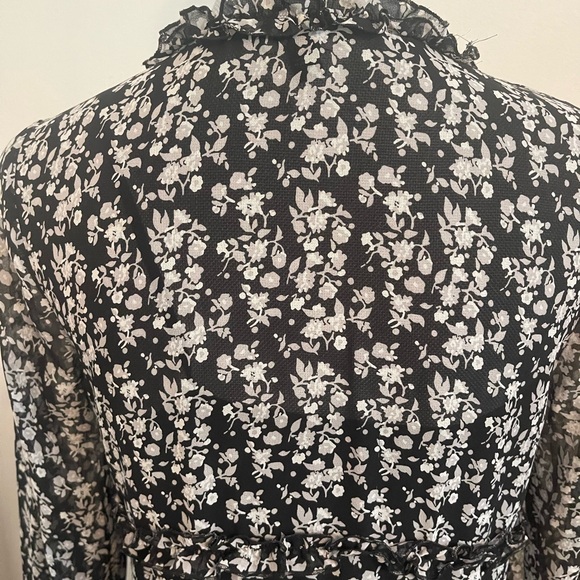 Express Black and White Floral Long Sleeve Dress. Size Small. - Picture 5 of 16